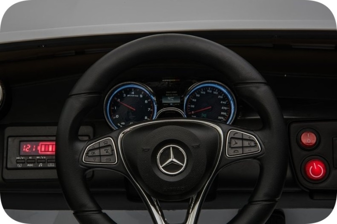 Mercedes GLC 63S na akumulator Deska rozdzielcza